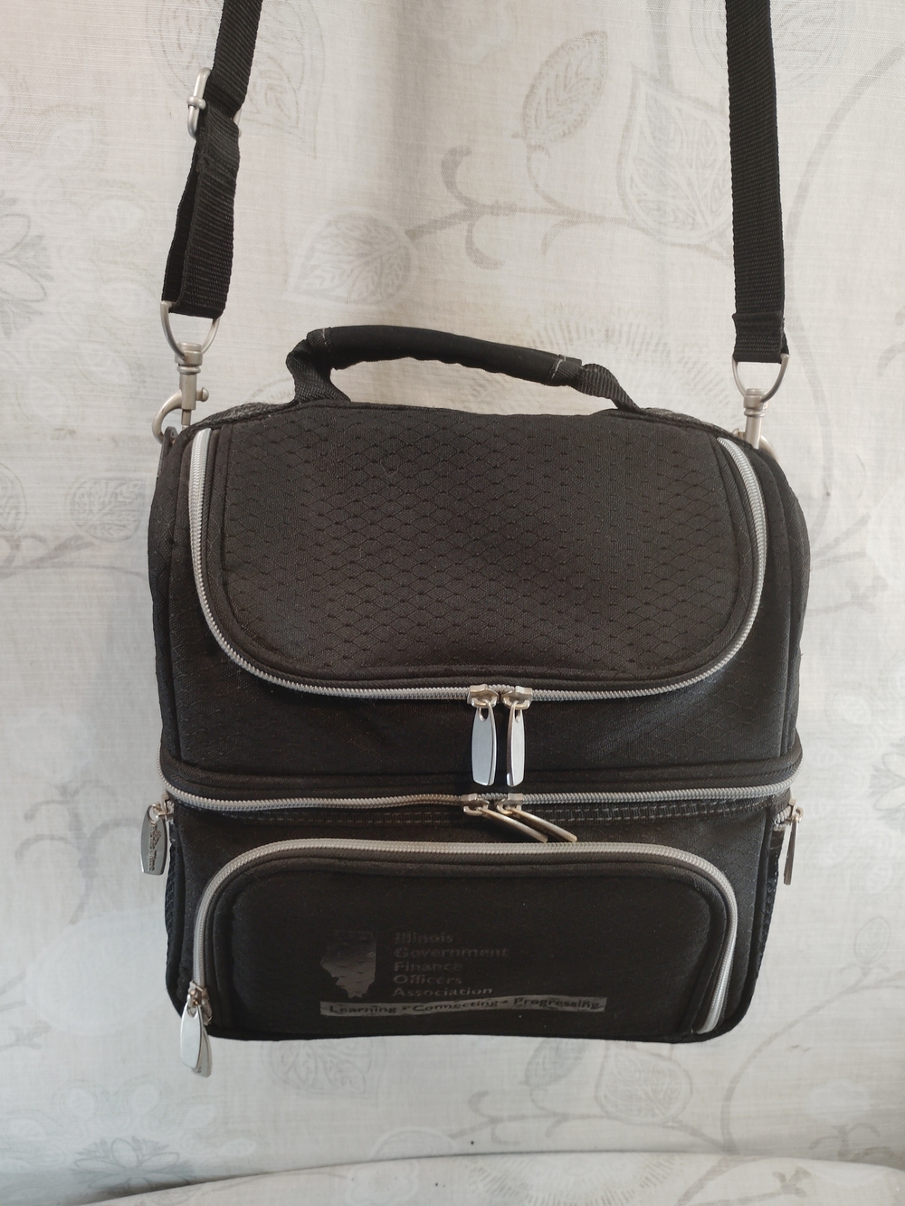 Picnic Time Insulated Black Lunch Travel Tote Bag with Shoulder Strap